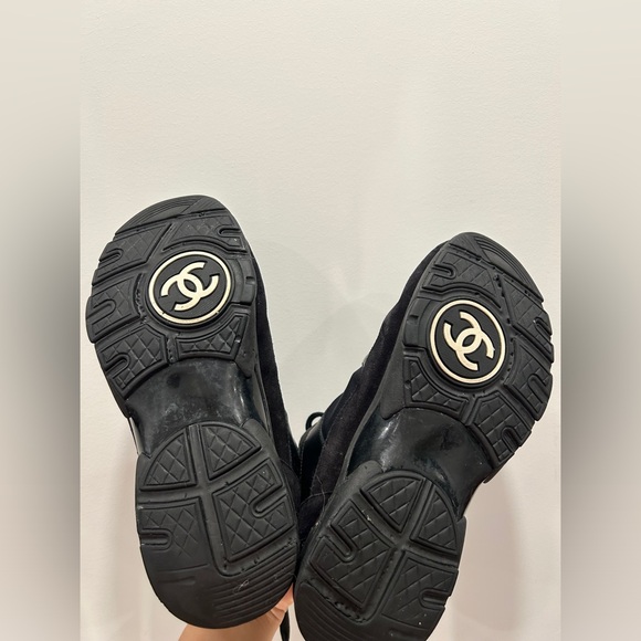 Chanel size 35.5 Interlocking CC Logo Leather Sneakers - Picture 6 of 13